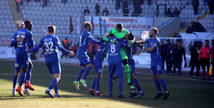 Erzurumspor-Rizespor'a 1-0 mağlup oldu 12
