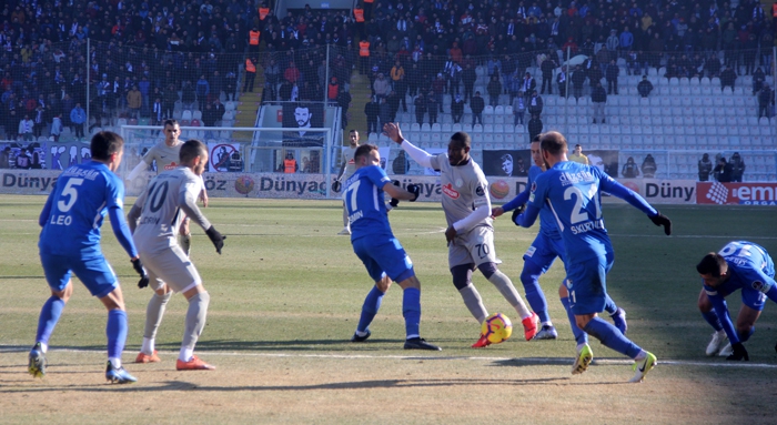 Erzurumspor-Rizespor'a 1-0 mağlup oldu 17