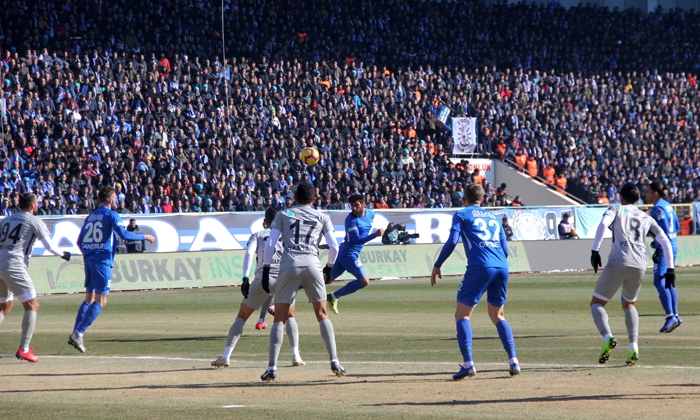 Erzurumspor-Rizespor'a 1-0 mağlup oldu 9