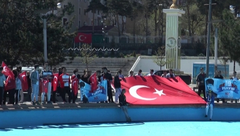 100 yıl etkinlikleri çelenk sunumu ile başladı 