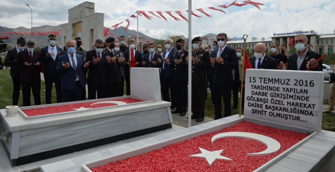 15 Temmuz şehitleri mezarları başında anıldı