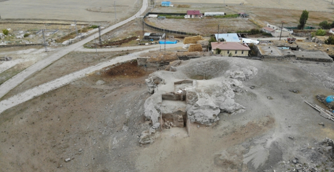 6 bin yıllık höyükte kalıntılara rastlandı