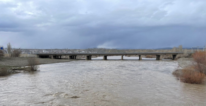 Aras Nehri karların erimesi sonucu yükseldi