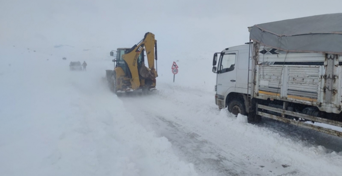 Aşkale’de aniden bastıran tipi geçit vermedi