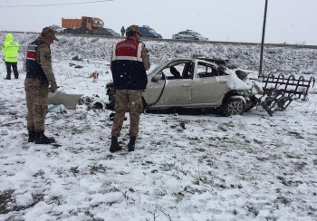 Aşkale'de trafik kazası: 1 ölü 2 yaralı