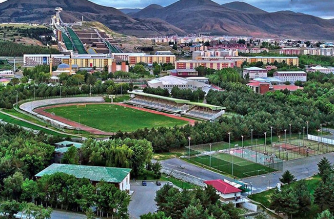 Atatürk Üniversitesi kampüsü turuncu bayrak