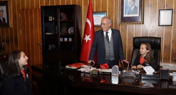 Atatürk Üniversitesinin yeni Rektörü Küçük Zeynep oldu