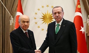 Bahçeli'den 2 ilde daha 'jest'! Listeden çıkarttılar