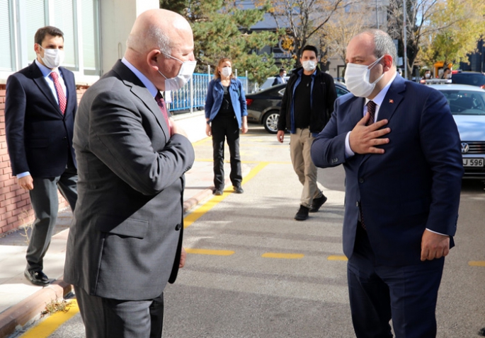 Bakan Varank'tan, Başkan Sekmen'e üretim teşekkürü