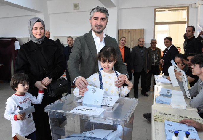 Bakan Yardımcısı Tarıkdaroğlu, oyunu Erzurum’da kullandı