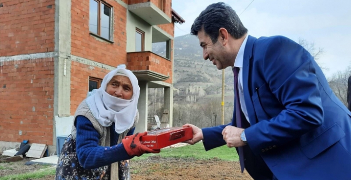 Başkan Coşkun’dan yaşlılara Ramazan ziyareti