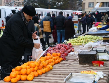 Başkan Orhan, pazar turuna çıktı