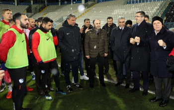 Başkan Sekmen Erzurumspor’u motive ediyor