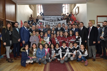 Beşiktaş'tan Erzurum’daki öğrencilere 800 forma
