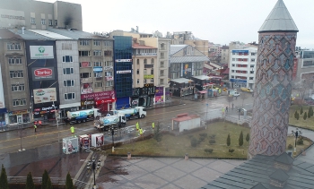 Büyükşehir Belediyesi kaldırım ve caddeleri yıkıyor