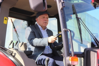 Büyükşehir Belediyesi yeni tarım makinalarını tanıttı