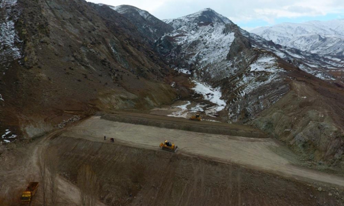 Büyükşehir kar kış demeden gölet yapımına devam ediyor