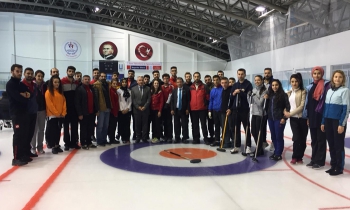 Curling antrenörlüğü kursuna Erzurum'da büyük ilgi 