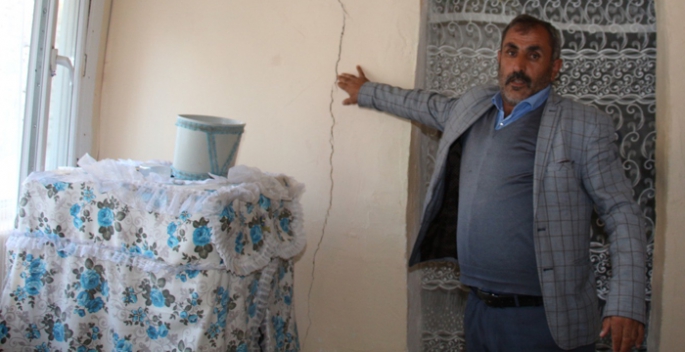 Depremden zarar gören evine yardım istedi