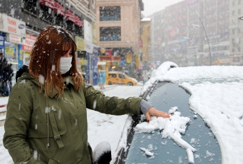 Erzurum'a 1 Nisan karı