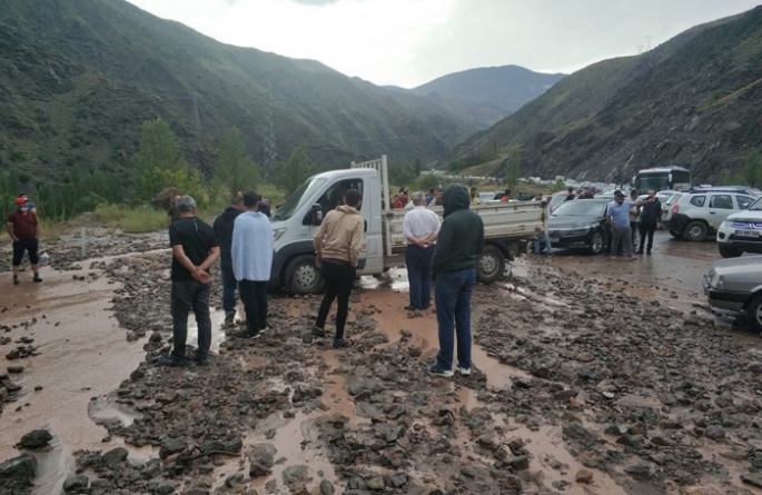 Erzurum - Artvin karayolunda heyelan