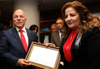 Erzurum Büyükşehir Belediye Başkanı Sekmen mazbatasını aldı
