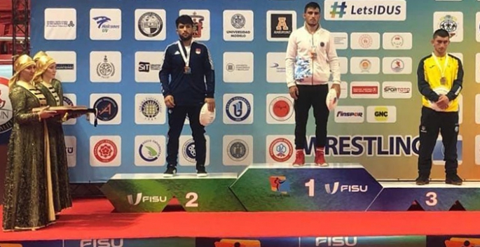 Erzurum Büyükşehir’in sporcusu güreşte dünya şampiyonu oldu