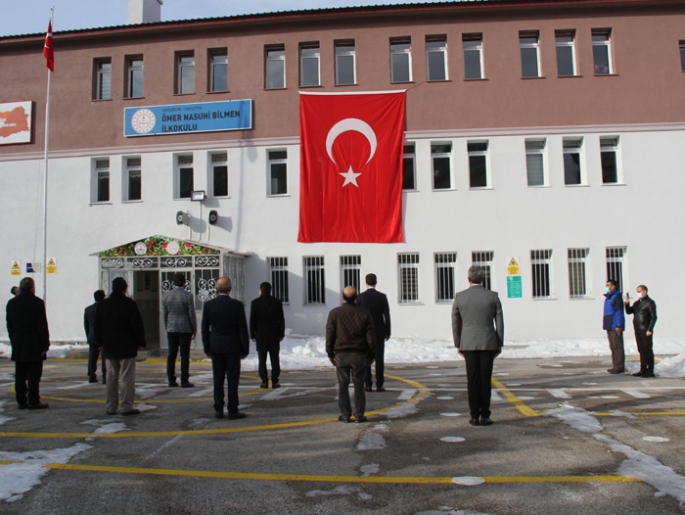 Erzurum’da bayrak töreni