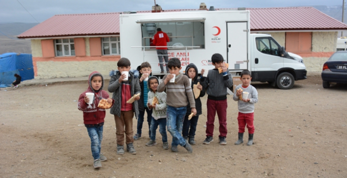 Erzurum’da depremzedelerin yaraları sarılıyor