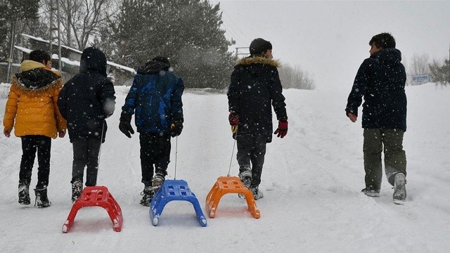 Erzurum'da eğitime bir gün ara!