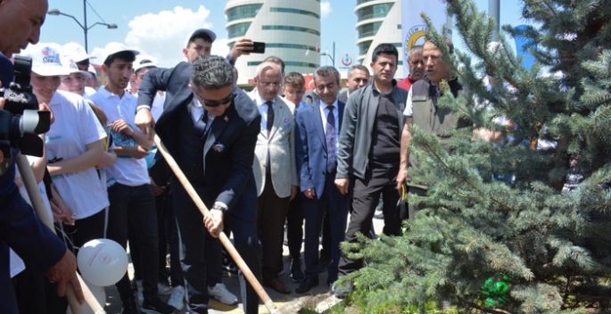 Erzurum'da fidanlar toprakla buluştu