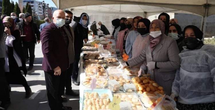 Erzurum'da hayır çarşısı düzenlendi