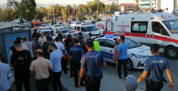 Erzurum'da ki trafik kazasında yumruklar konuştu