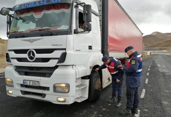 Erzurum’da kış lastiği uygulaması yapıldı