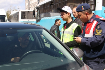 Erzurum'da öğrenciler trafik denetimine çıktı