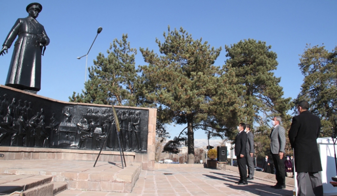 Erzurum'da Öğretmenler Günü törenle kutlandı