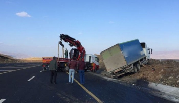 Erzurum’da otomobil ile kamyon çarpıştı: 2 ölü