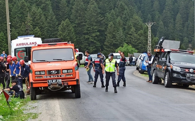  Erzurum'da otomobil şarampole uçtu: 1 ölü, 3 yaralı!