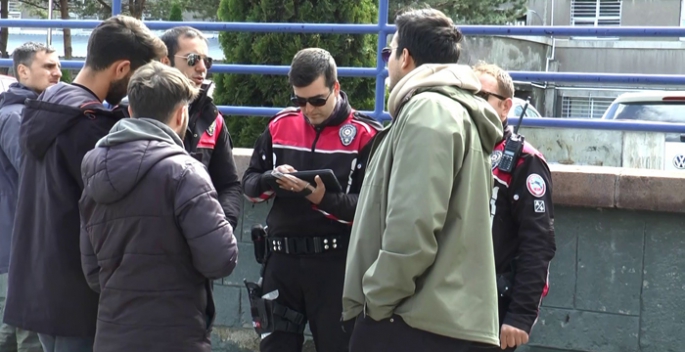 Erzurum’da polis okul bölgelerinde uygulama yaptı