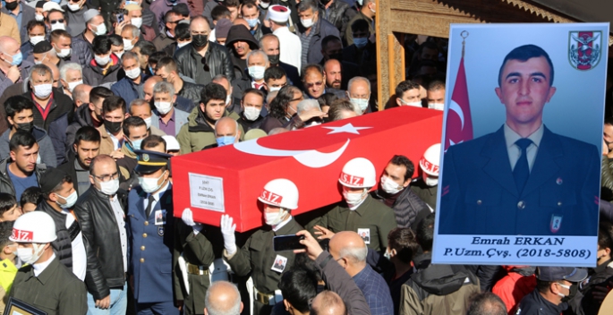 Erzurum'da şehidi binlerce kişi uğurladı
