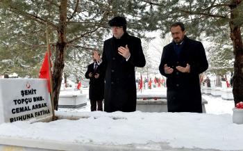 Erzurum’da şehitler dualarla anıldı