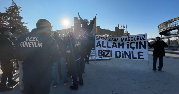 Erzurum'da üniversite işçileri pankart açtı: Sayın Reisim mağduruz, Allah için bizi dinle!