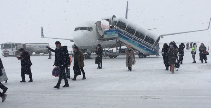 Erzurum Havalimanı kar timi görev başında