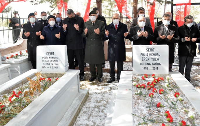 Erzurum Şehitliğinde 18 Mart töreni