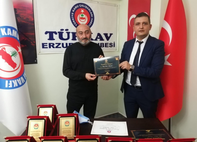 Erzurum TÜRKAV'da bayrak değişimi