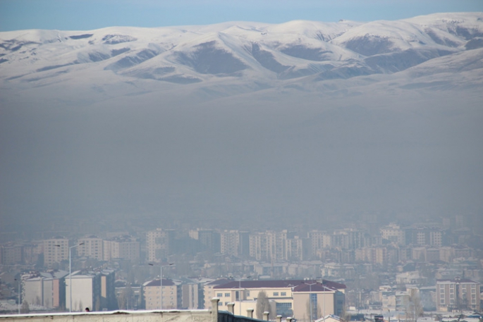 Erzurum'u yine kara bulutlar kapladı!