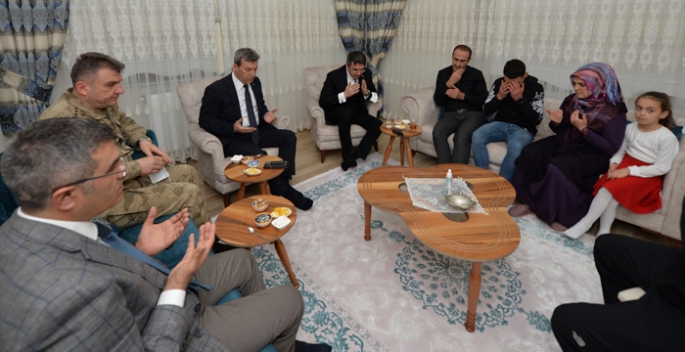 Erzurum Valisi Memiş, şehit ailesine konuk oldu
