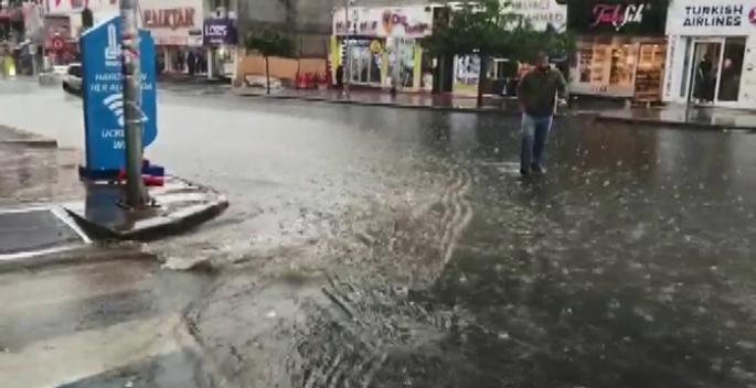 Erzurum, yağmurla sele teslim oldu