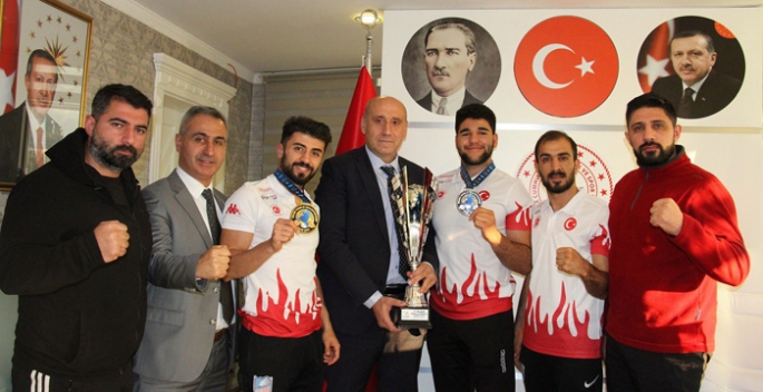 Erzurumlu Milli kick boksçulardan GSİM’ye ziyaret