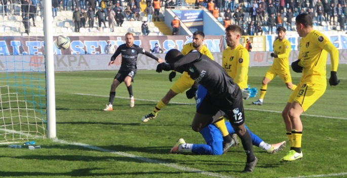 Erzurumspor 3 puanı 3 golle aldı!